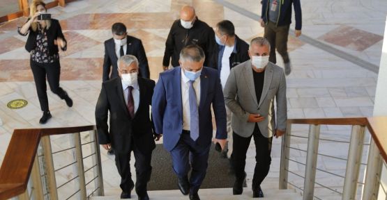 Antalya Valisi Ersin Yazıcı Manavgat Belediye Başkanını makamında ziyaret etti.