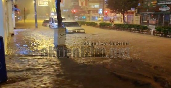 Antalya'da evleri su bastı!